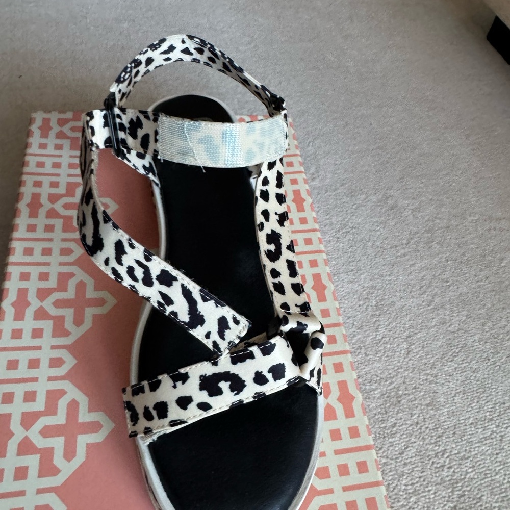 Gianni Bini Black and Cream Leopard Sport Sandals - Picture 4 of 5
